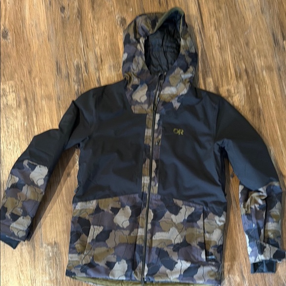 Outdoor Research Other - Men’s Outdoor Research Black and Camo snowboard/ski jacket Jacket